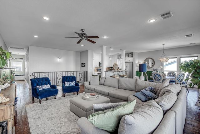 1007 Redfish Street, Bayou Vista, TX 77563