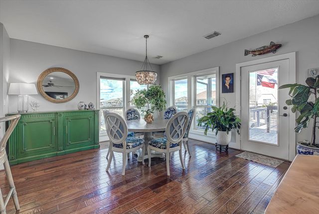 1007 Redfish Street, Bayou Vista, TX 77563