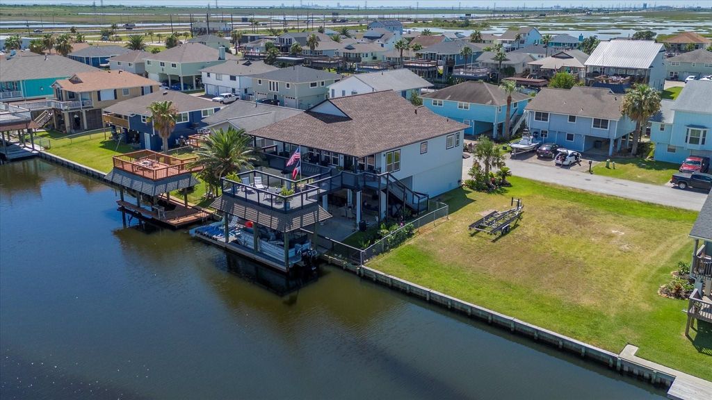 1007 Redfish Street, Bayou Vista, TX 77563