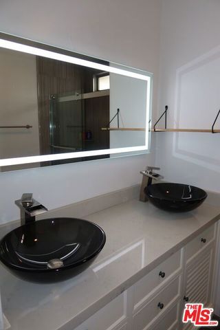 944 Palm Avenue 2, West Hollywood, CA 90069