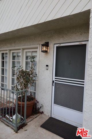 944 Palm Avenue 2, West Hollywood, CA 90069