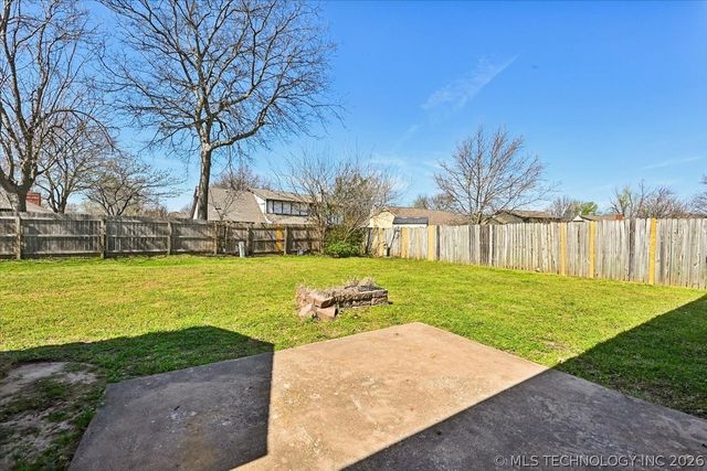 8844 S 74th Avenue E, Tulsa, OK 74133