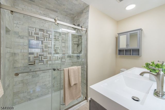 25 Cloverhill Pl, Montclair Twp., NJ 07042