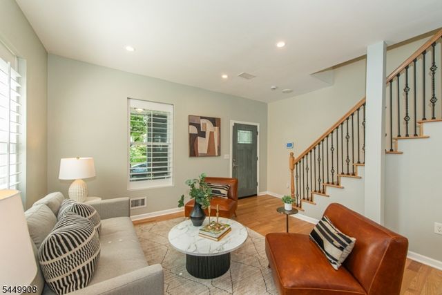 25 Cloverhill Pl, Montclair Twp., NJ 07042