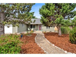 43 PARK VILLAGE Dr, Florence, OR 97439