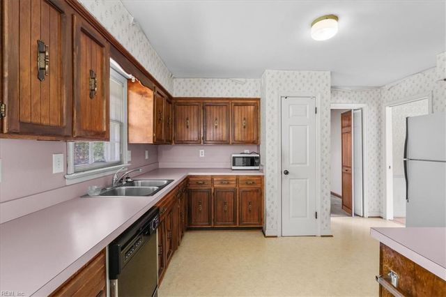 685 Lord Dunmore Drive, Virginia Beach, VA 23464