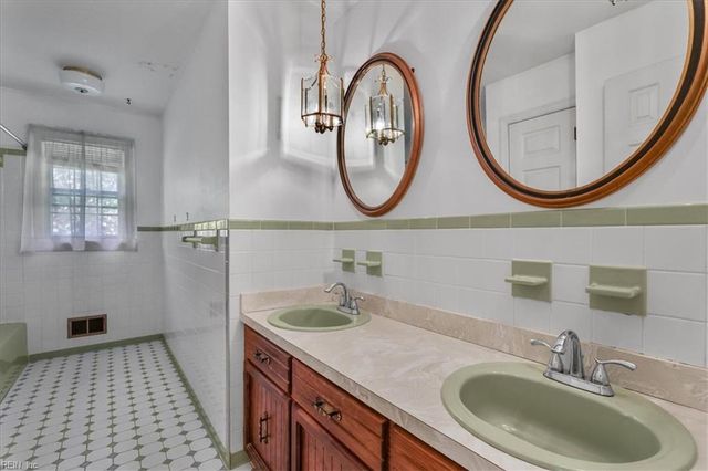 685 Lord Dunmore Drive, Virginia Beach, VA 23464