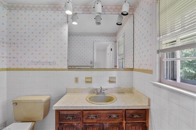 685 Lord Dunmore Drive, Virginia Beach, VA 23464