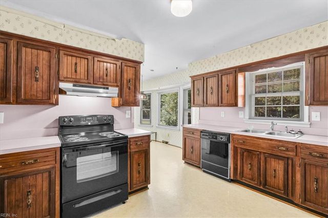 685 Lord Dunmore Drive, Virginia Beach, VA 23464