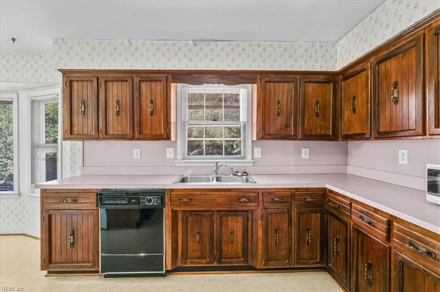 685 Lord Dunmore Drive, Virginia Beach, VA 23464