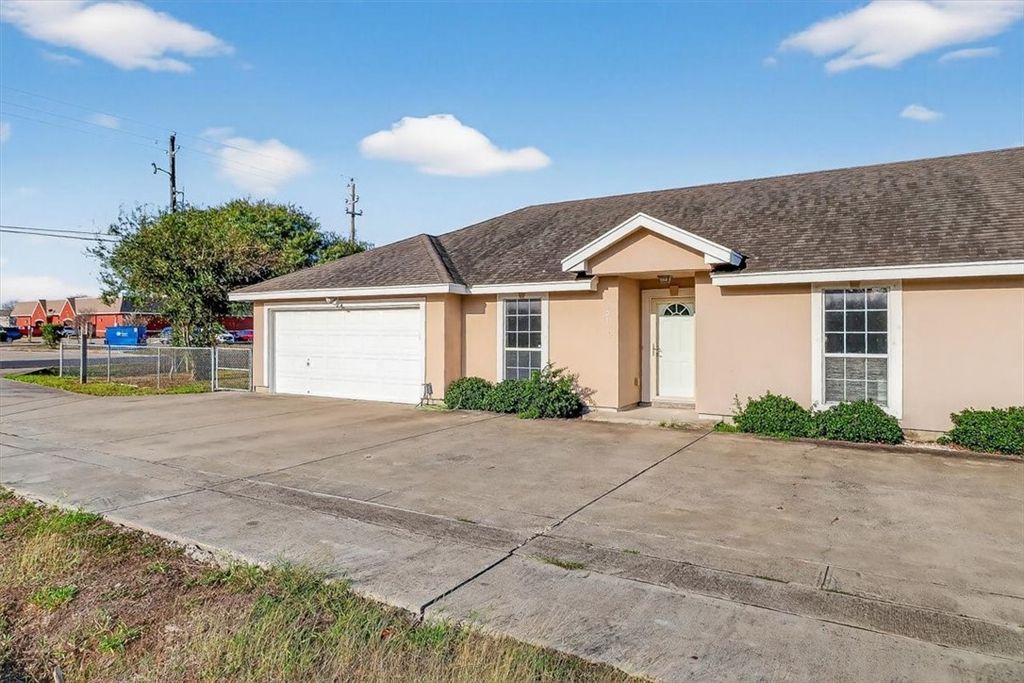 6834 Sandra 101, Corpus Christi, TX 78414 — exterior