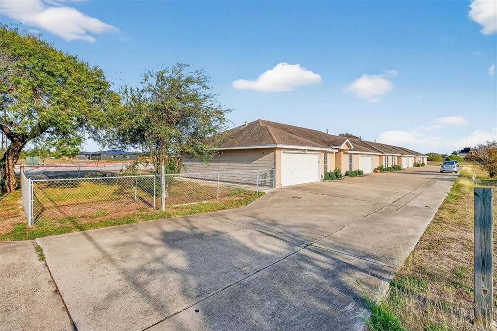 6834 Sandra 101, Corpus Christi, TX 78414 — photo 2