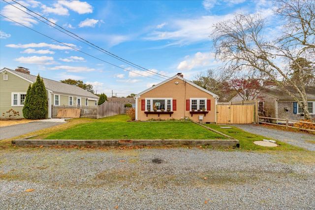 18 Holiday Lane, Dennis Port, MA 02639