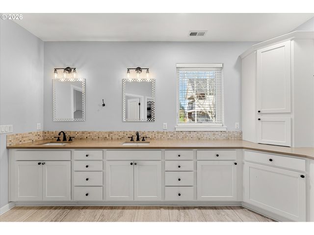 14857 S SUNTERRA Loop, Oregon City, OR 97045