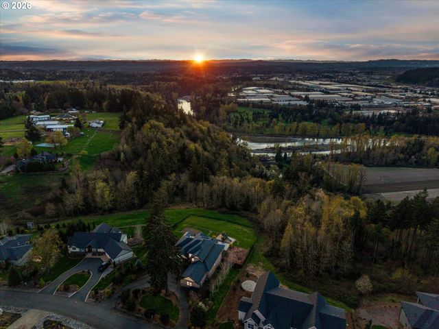 14857 S SUNTERRA Loop, Oregon City, OR 97045