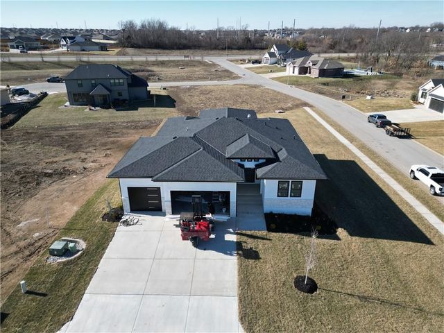 4701 SE Claude Court, Blue Springs, MO 64014