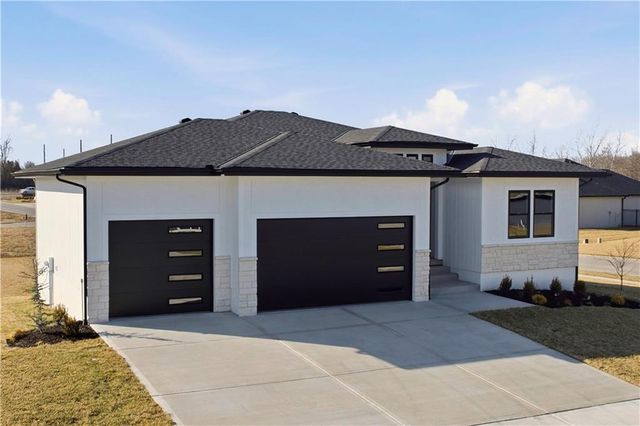 4701 SE Claude Court, Blue Springs, MO 64014