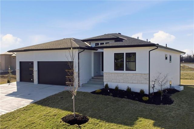 4701 SE Claude Court, Blue Springs, MO 64014