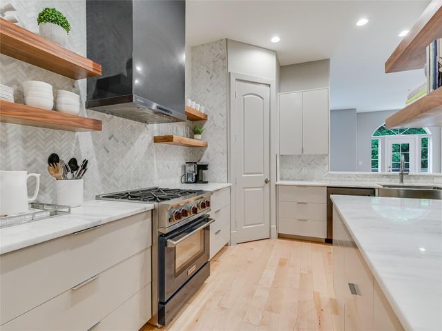 1529 Barton Springs RD 13, Austin, TX 78704