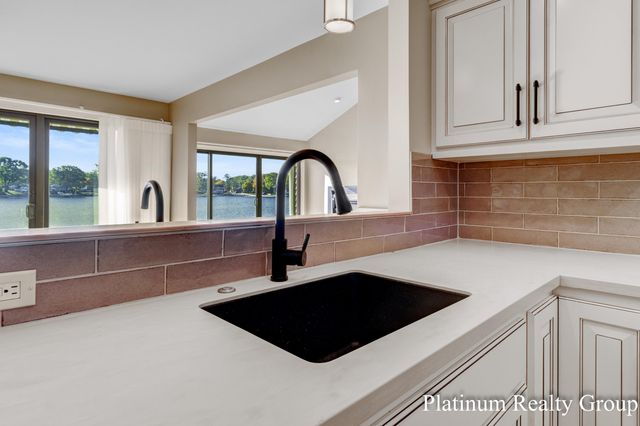 15762 Prospect Point Drive, Spring Lake, MI 49456