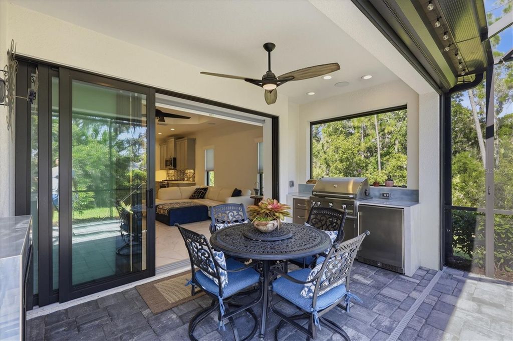 Image 4 of property listing at 12946 TRUE BLUE CIRCLE, Bradenton, FL 34211