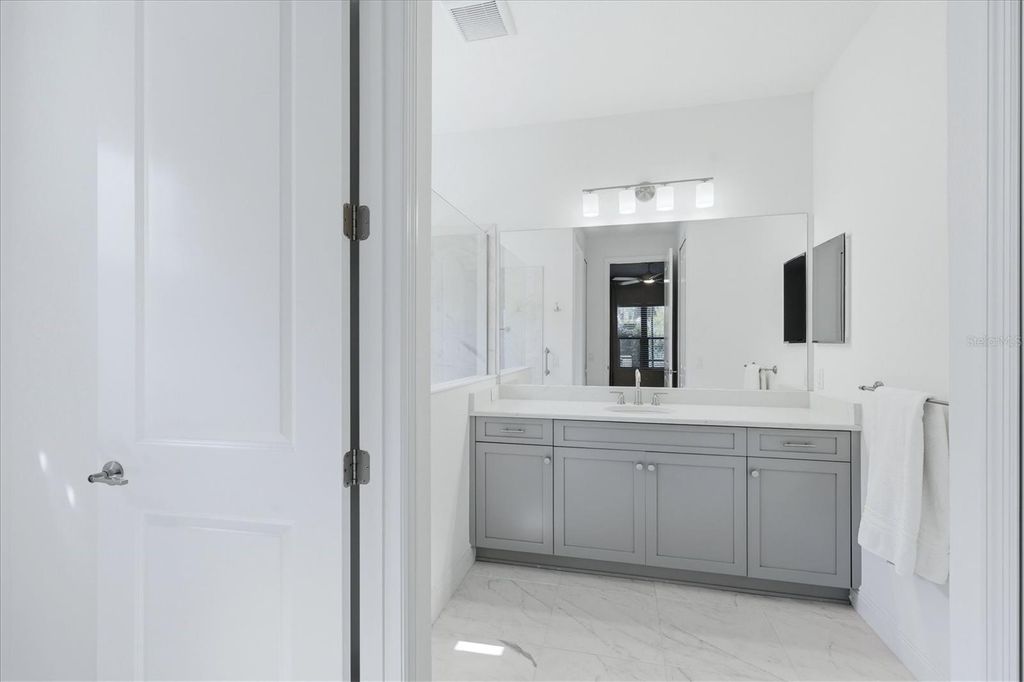 Image 38 of property listing at 12946 TRUE BLUE CIRCLE, Bradenton, FL 34211