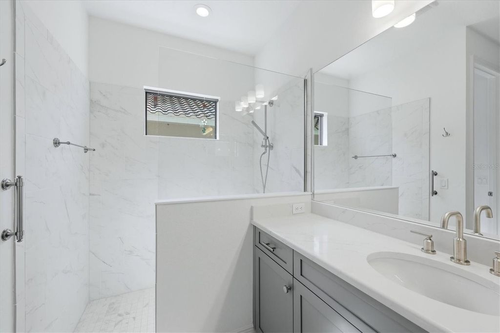Image 39 of property listing at 12946 TRUE BLUE CIRCLE, Bradenton, FL 34211