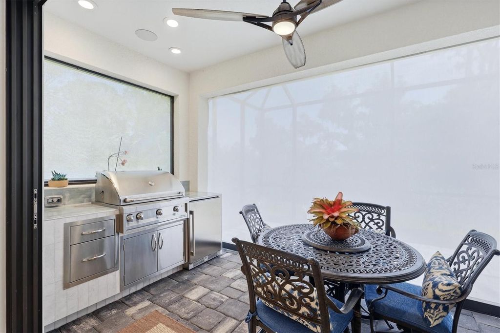 Image 6 of property listing at 12946 TRUE BLUE CIRCLE, Bradenton, FL 34211