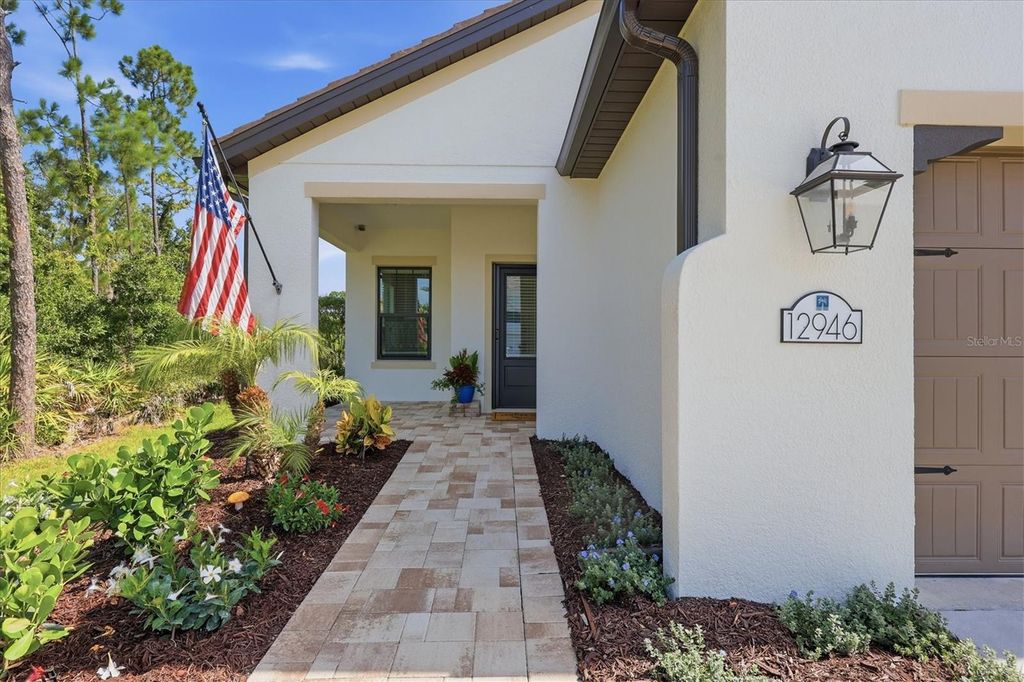 Image 9 of property listing at 12946 TRUE BLUE CIRCLE, Bradenton, FL 34211