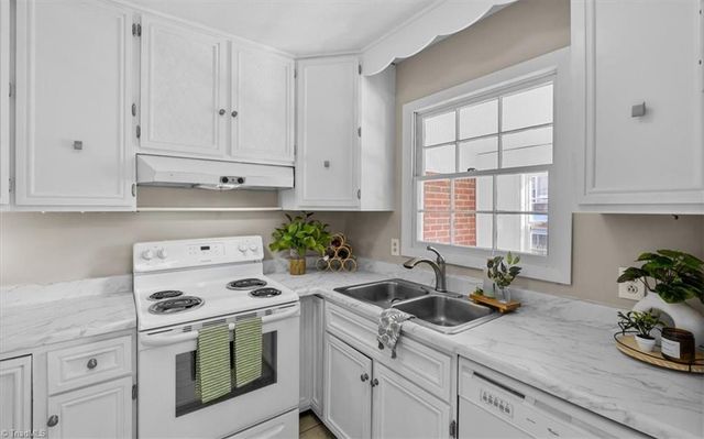 311 Salisbury Street 29, Kernersville, NC 27284