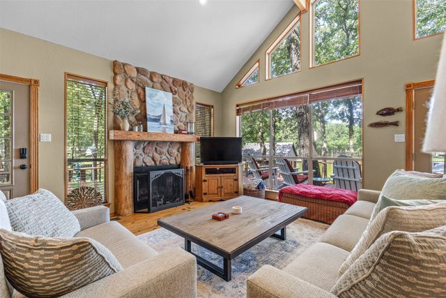 115 Larsen Ln, Scroggins, TX 75480