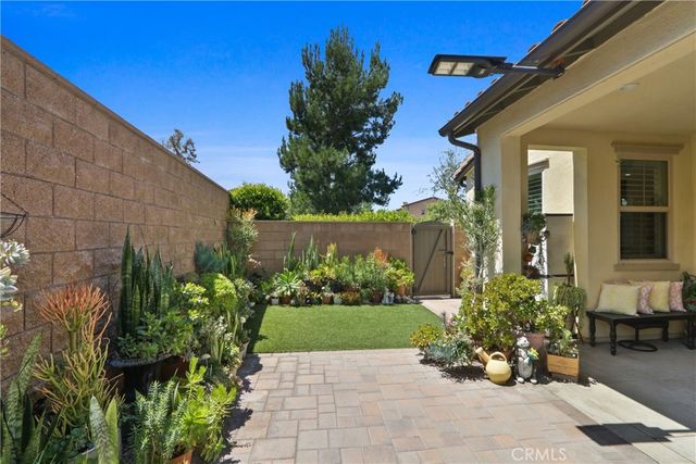 10902 Flora Park Way, Cypress, CA 90720