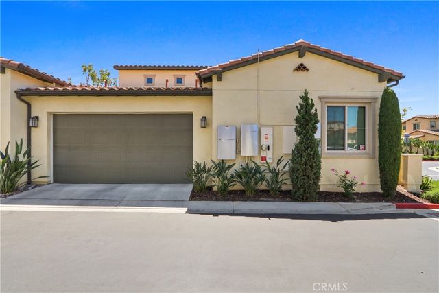 10902 Flora Park Way, Cypress, CA 90720