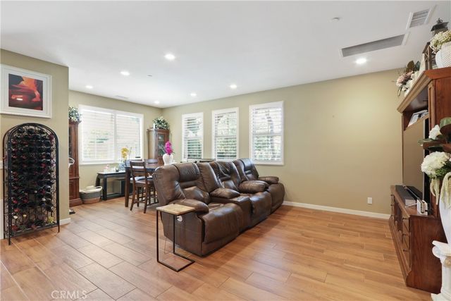 10902 Flora Park Way, Cypress, CA 90720