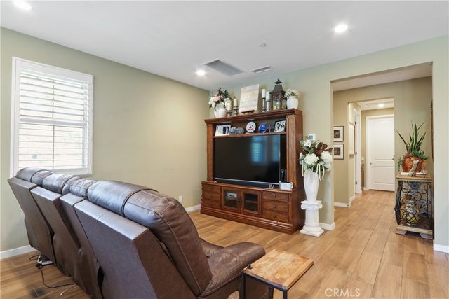 10902 Flora Park Way, Cypress, CA 90720