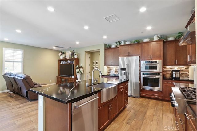 10902 Flora Park Way, Cypress, CA 90720