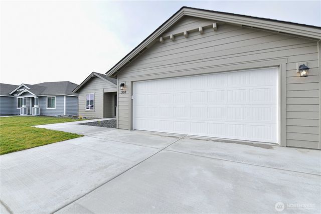 308 N Sandy Loop, Moses Lake, WA 98837
