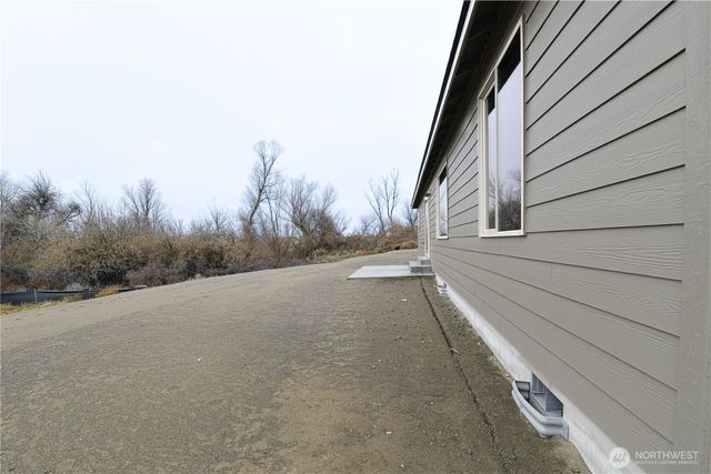 308 N Sandy Loop, Moses Lake, WA 98837