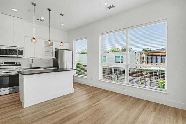 2217 N Fitzhugh Avenue 207, Dallas, TX 75204