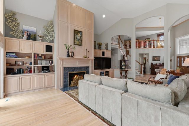 12434 N Golf DRIVE, Mequon, WI 53092