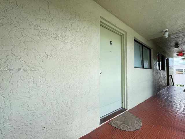 10765 SW 4th St 8, Sweetwater, FL 33174