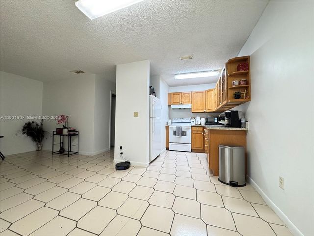 10765 SW 4th St 8, Sweetwater, FL 33174