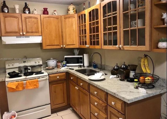 10765 SW 4th St 8, Sweetwater, FL 33174