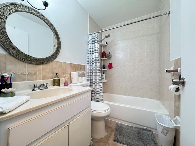 10765 SW 4th St 8, Sweetwater, FL 33174