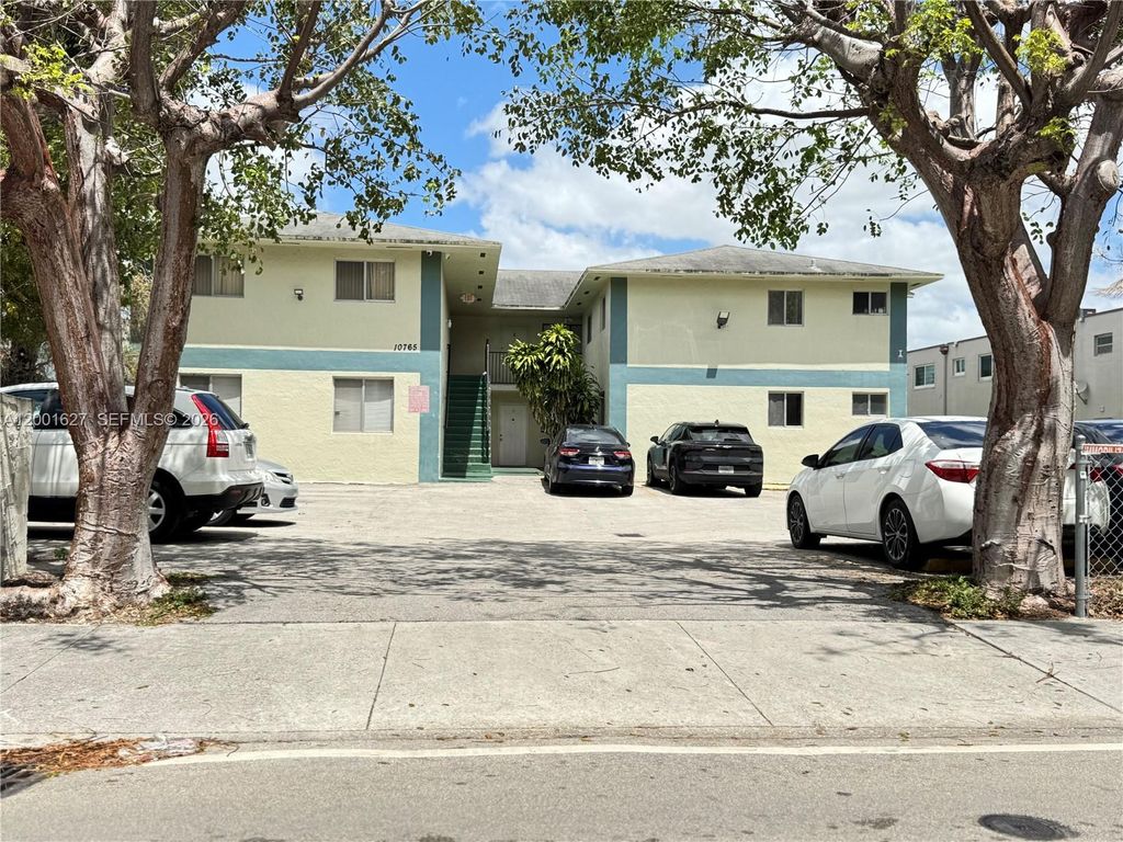 10765 SW 4th St 8, Sweetwater, FL 33174