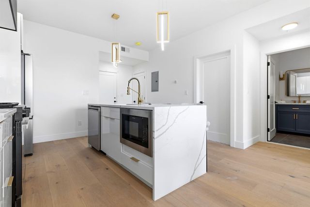 66 Mcgrath 204, Quincy, MA 02169
