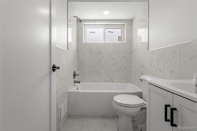 8932 Wormer, Redford, MI 48239