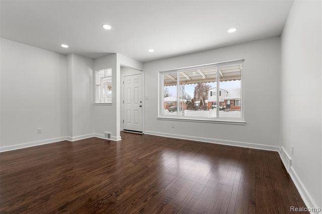 8932 Wormer, Redford, MI 48239