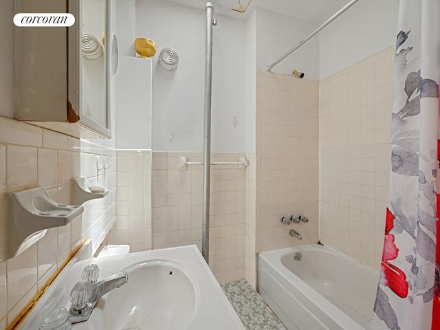 61 HULL Street, New York City, NY 11233