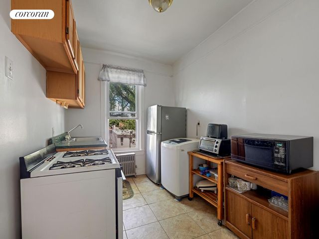 61 HULL Street, New York City, NY 11233